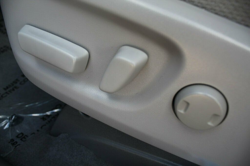 2020 Toyota Sienna LE photo 24