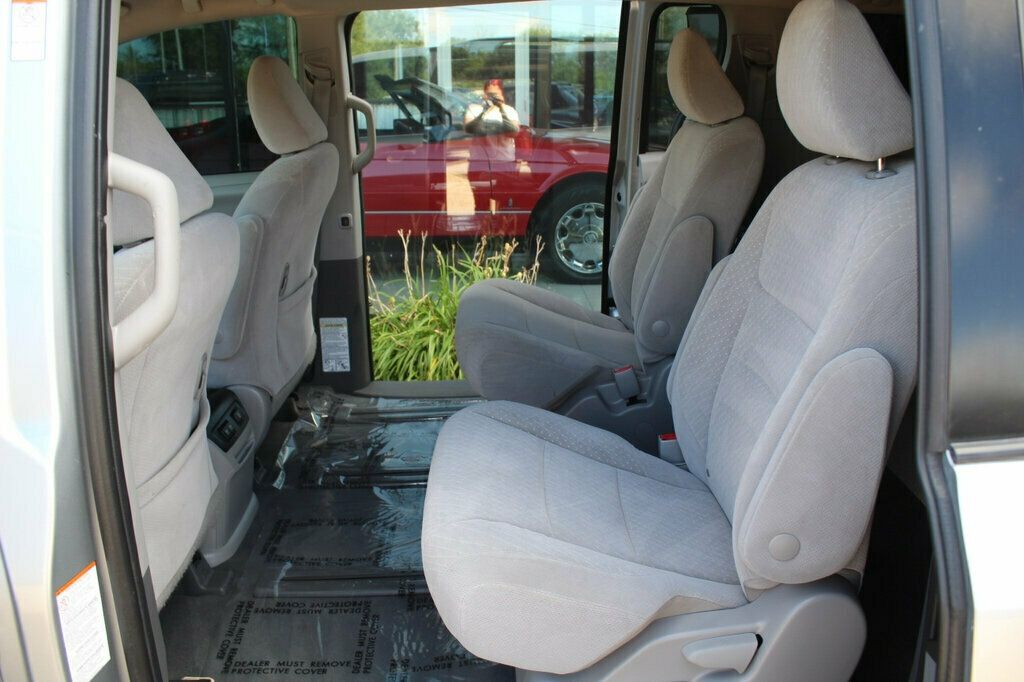 2020 Toyota Sienna LE photo 26