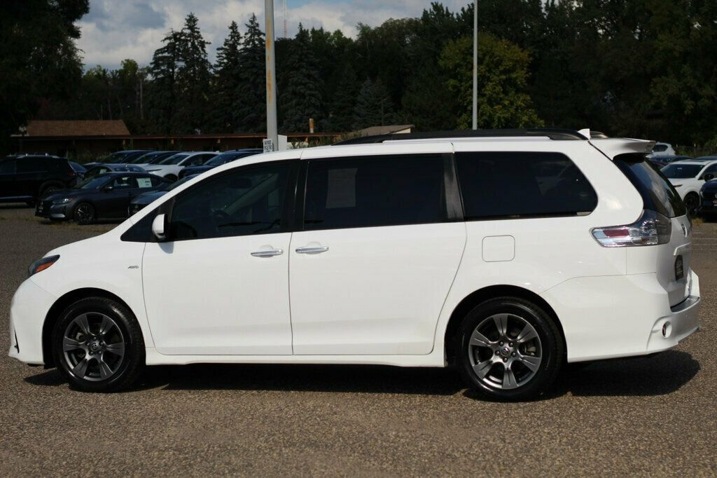 2020 Toyota Sienna SE Premium photo 19