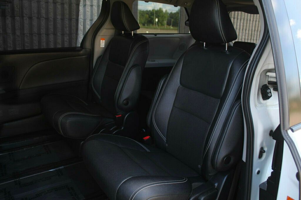 2020 Toyota Sienna SE Premium photo 26