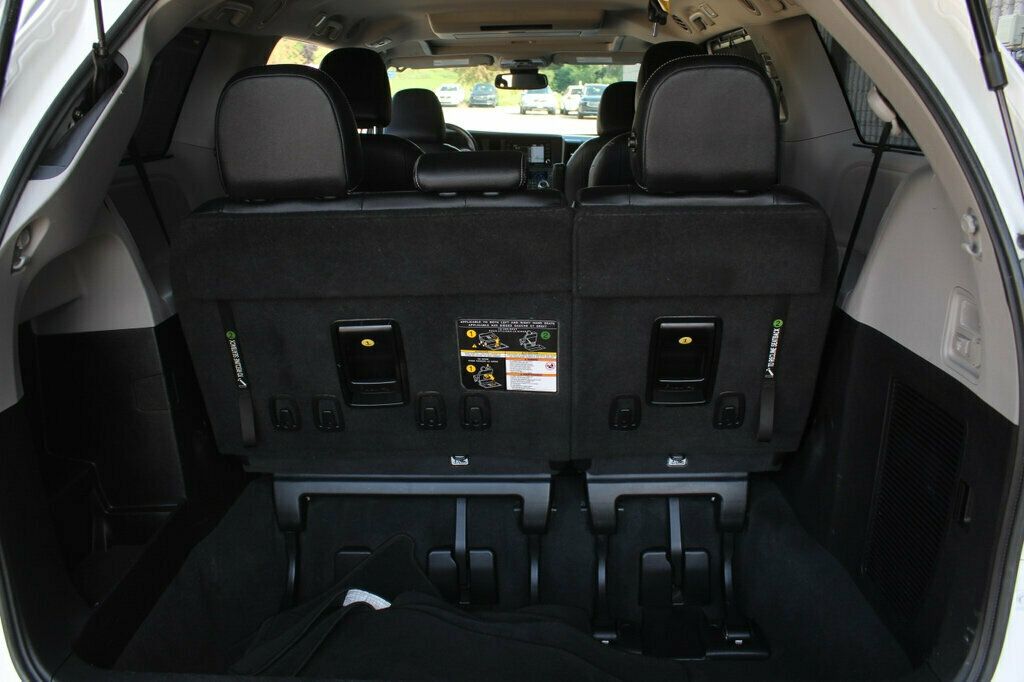 2020 Toyota Sienna SE Premium photo 33