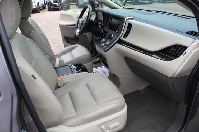 2020 Toyota Sienna AWD XLE LEATHER, MOONROOF NEW  TIRES  - 22870735 - 10