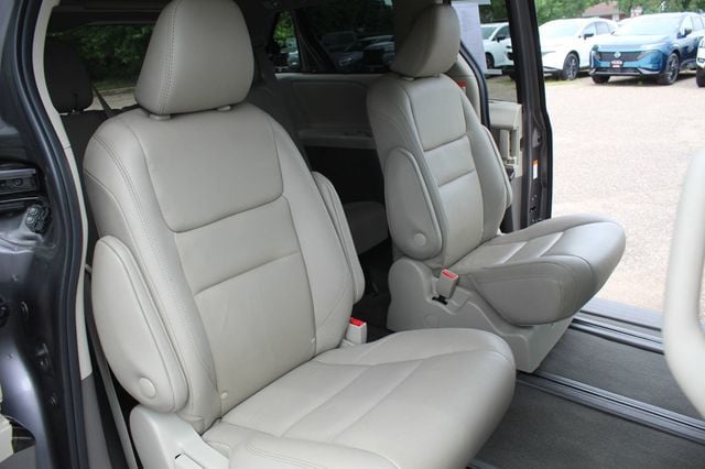 2020 Toyota Sienna AWD XLE LEATHER, MOONROOF NEW  TIRES  - 22870735 - 13