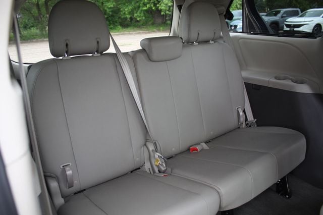 2020 Toyota Sienna AWD XLE LEATHER, MOONROOF NEW  TIRES  - 22870735 - 14