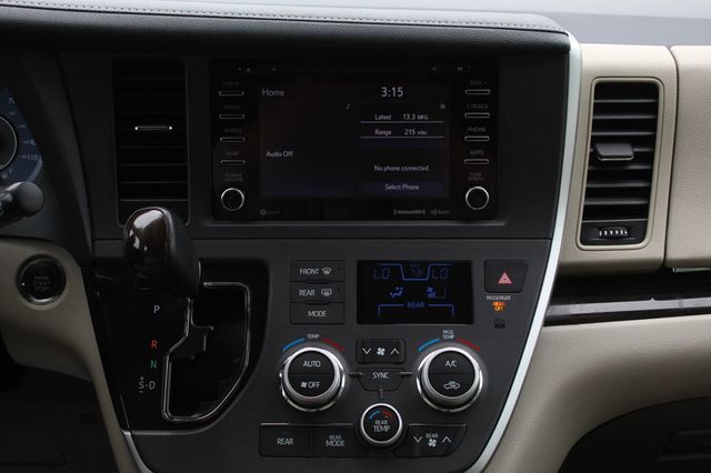 2020 Toyota Sienna AWD XLE LEATHER, MOONROOF NEW  TIRES  - 22870735 - 16