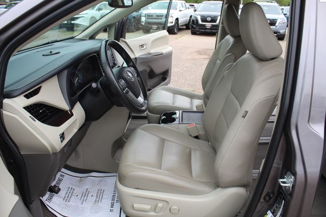 2020 Toyota Sienna AWD XLE LEATHER, MOONROOF NEW  TIRES  - 22870735 - 25