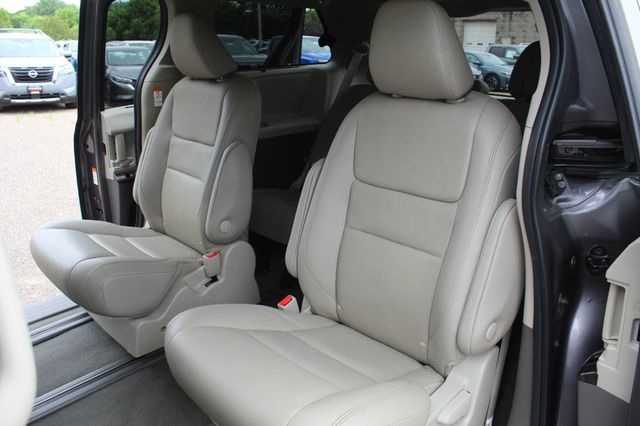 2020 Toyota Sienna AWD XLE LEATHER, MOONROOF NEW  TIRES  - 22870735 - 28