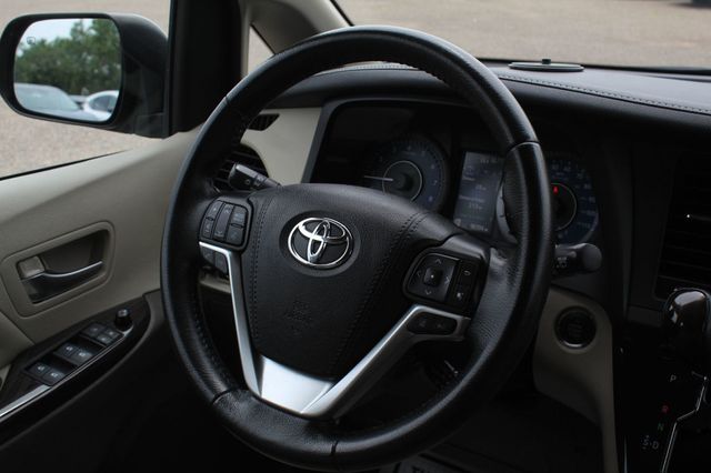 2020 Toyota Sienna AWD XLE LEATHER, MOONROOF NEW  TIRES  - 22870735 - 32