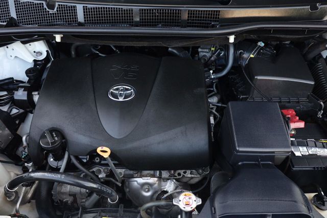 2020 Toyota Sienna LE - 23062700 - 9