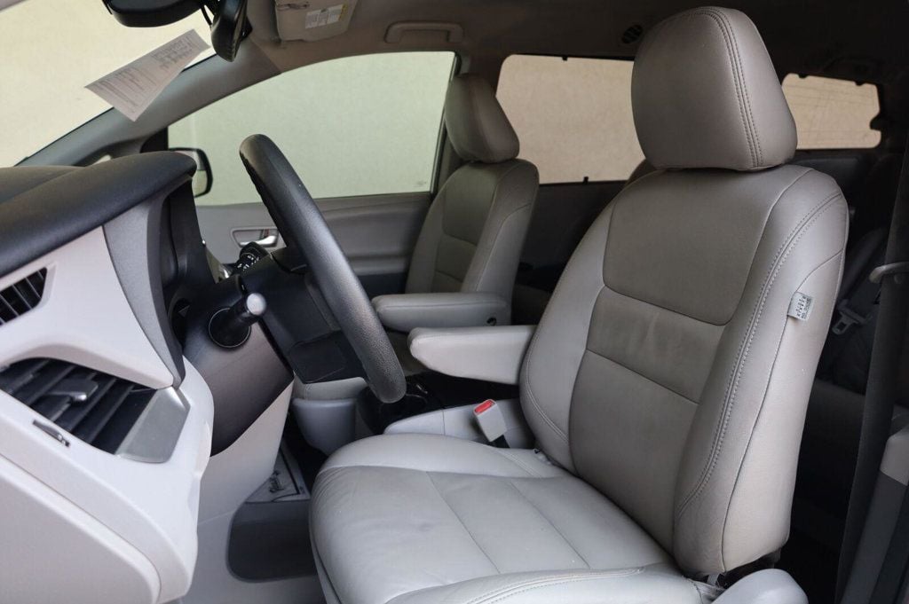 Toyota Sienna photo 14