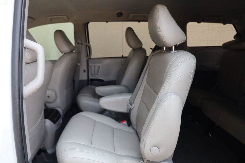 Toyota Sienna photo 16