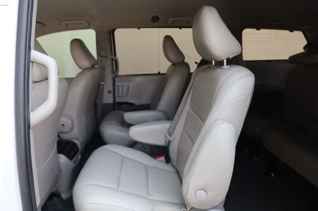 2020 Toyota Sienna LE - 23062700 - 15