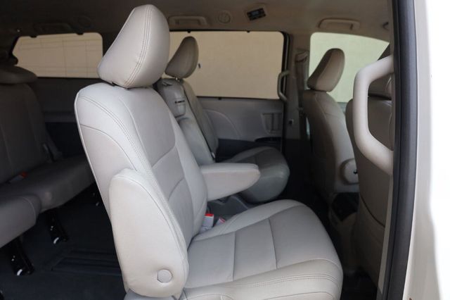 2020 Toyota Sienna LE - 23062700 - 18