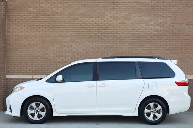 2020 Toyota Sienna LE - 23062700 - 1