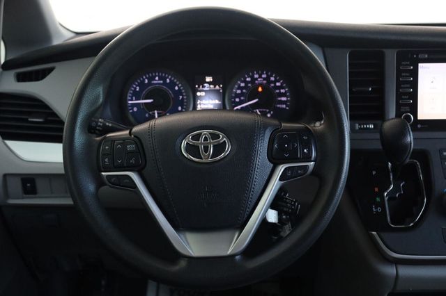 2020 Toyota Sienna LE - 23062700 - 23
