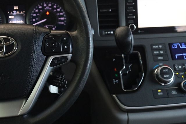2020 Toyota Sienna LE - 23062700 - 25