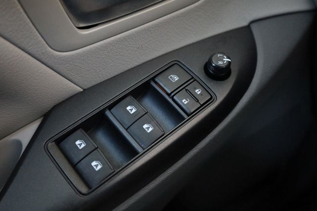 2020 Toyota Sienna LE - 23062700 - 26
