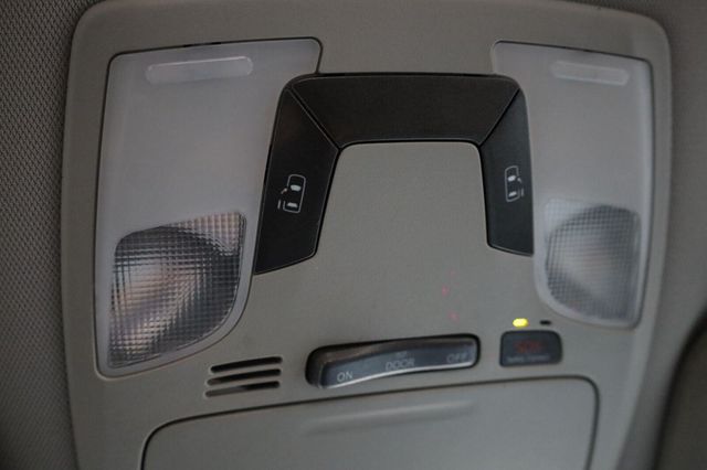 2020 Toyota Sienna LE - 23062700 - 28