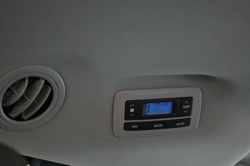 Toyota Sienna photo 30