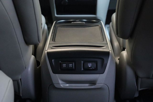 2020 Toyota Sienna LE - 23062700 - 30