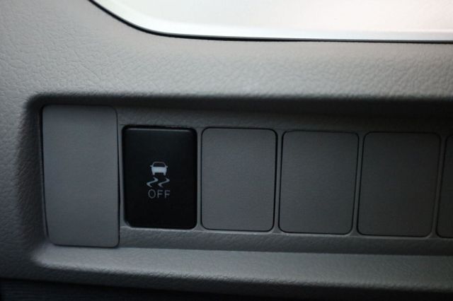 2020 Toyota Sienna LE - 23062700 - 31