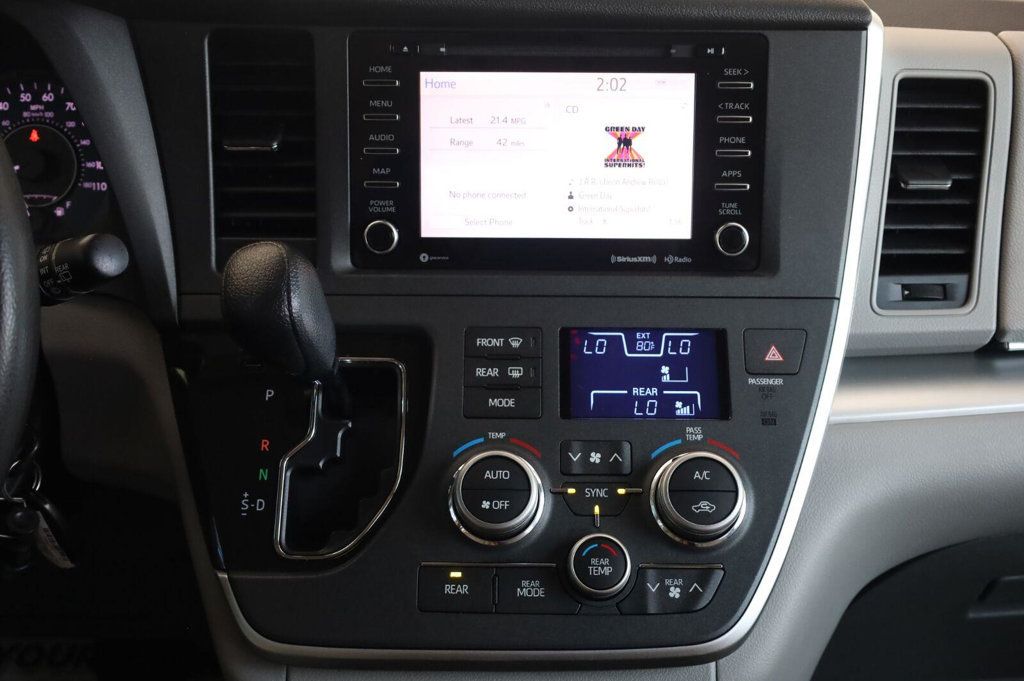 Toyota Sienna photo 36