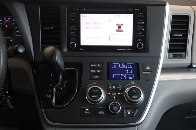 2020 Toyota Sienna LE - 23062700 - 35