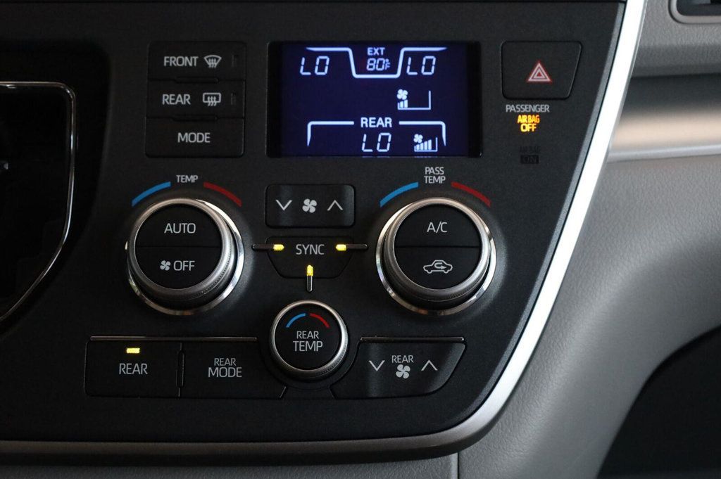 Toyota Sienna photo 37