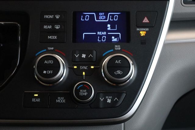 2020 Toyota Sienna LE - 23062700 - 36