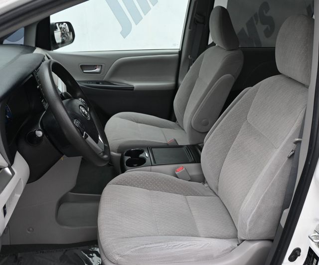 2020 Toyota Sienna LE FWD 8-Passenger - 22942083 - 11