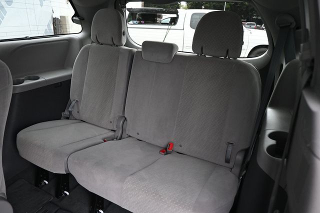 2020 Toyota Sienna LE FWD 8-Passenger - 22942083 - 13