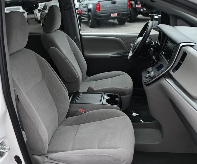 2020 Toyota Sienna LE FWD 8-Passenger - 22942083 - 14