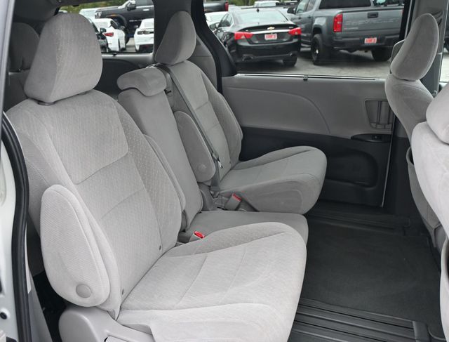 2020 Toyota Sienna LE FWD 8-Passenger - 22942083 - 15