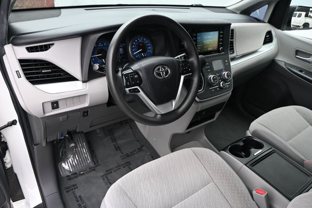 2020 Toyota Sienna LE FWD 8-Passenger - 22942083 - 6