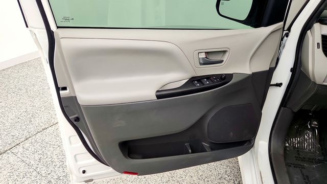 2020 Toyota Sienna LE FWD 8-Seater - 23022989 - 9