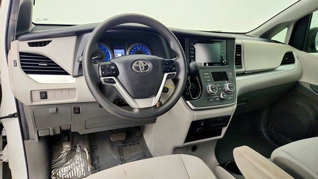 2020 Toyota Sienna LE FWD 8-Seater - 23022989 - 11