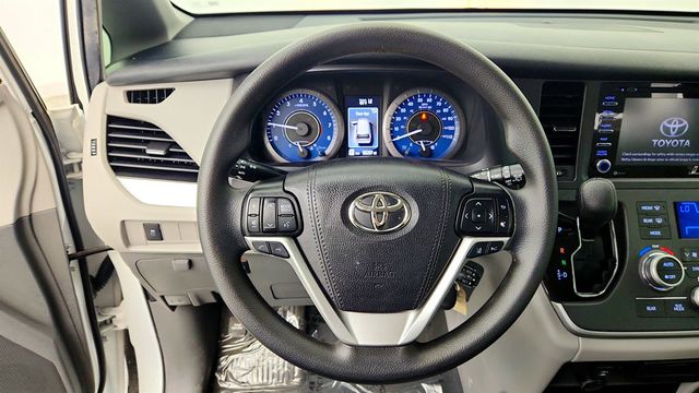 2020 Toyota Sienna LE FWD 8-Seater - 23022989 - 12