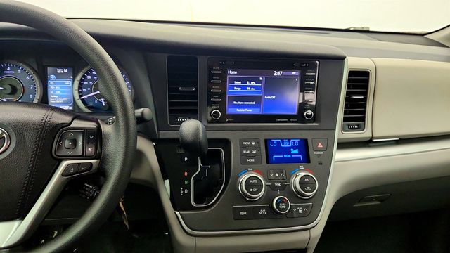 2020 Toyota Sienna LE FWD 8-Seater - 23022989 - 16