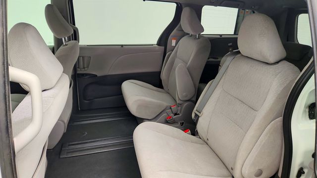 2020 Toyota Sienna LE FWD 8-Seater - 23022989 - 19