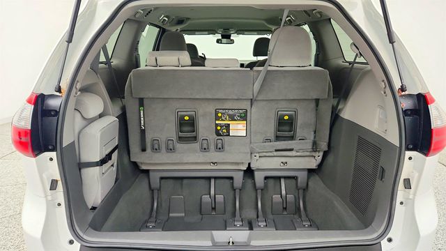 2020 Toyota Sienna LE FWD 8-Seater - 23022989 - 20