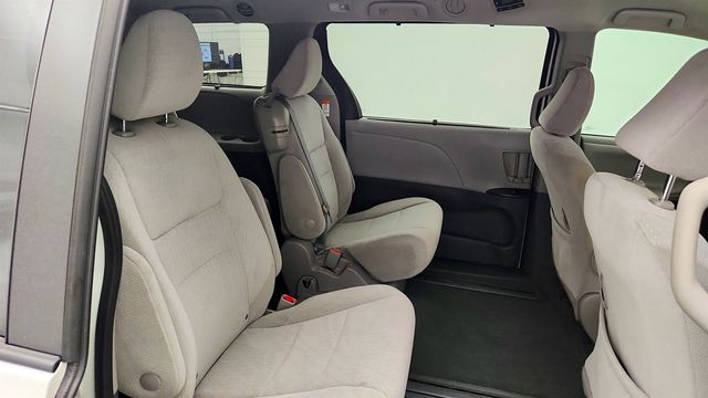 2020 Toyota Sienna LE FWD 8-Seater - 23022989 - 21