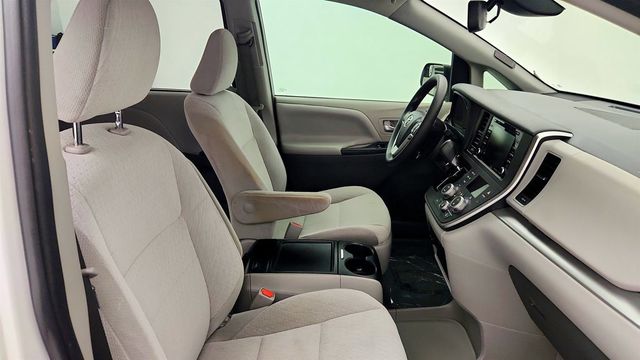 2020 Toyota Sienna LE FWD 8-Seater - 23022989 - 22