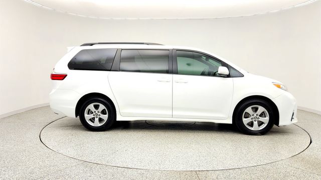 2020 Toyota Sienna LE FWD 8-Seater - 23022989 - 3