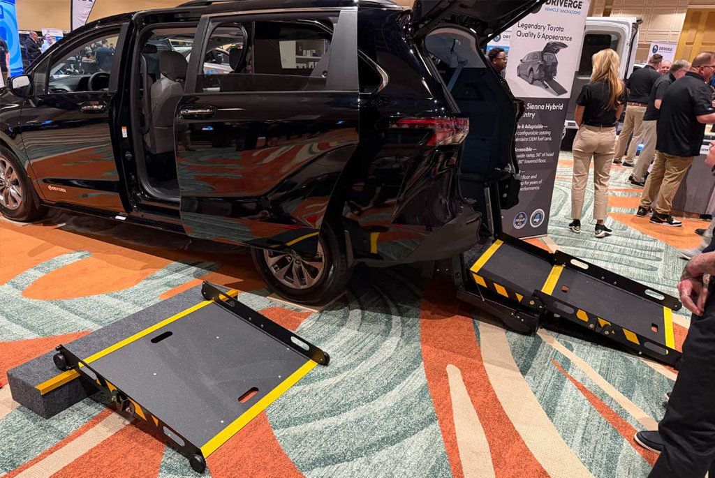 2020 Toyota Sienna LE Mobility FWD 7-Passenger Mobility - 23006705 | Video 1