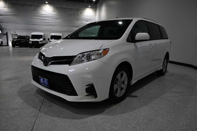 2020 Toyota Sienna LE Mobility FWD 7-Passenger Mobility - 23008611 - 9