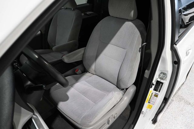 2020 Toyota Sienna LE Mobility FWD 7-Passenger Mobility - 23008611 - 13