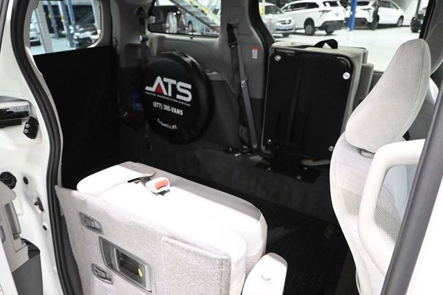 2020 Toyota Sienna LE Mobility FWD 7-Passenger Mobility - 23008611 - 17