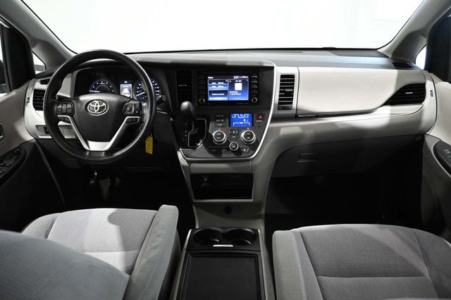 2020 Toyota Sienna LE Mobility FWD 7-Passenger Mobility - 23008611 - 22
