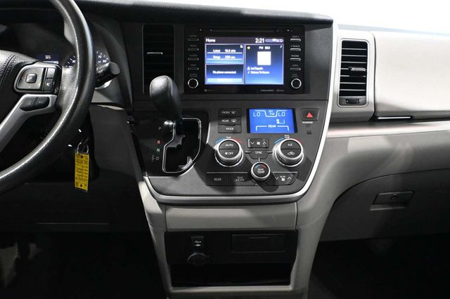 2020 Toyota Sienna LE Mobility FWD 7-Passenger Mobility - 23008611 - 23