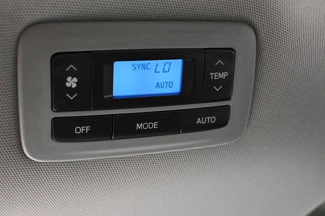 2020 Toyota Sienna LE Mobility FWD 7-Passenger Mobility - 23008611 - 26